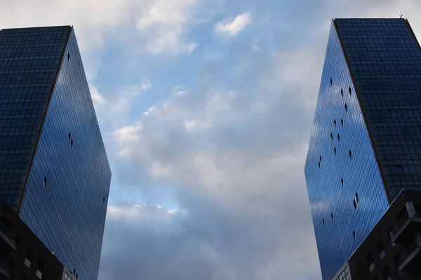 İspanya 'nın Bilbao kentindeki modern bina.