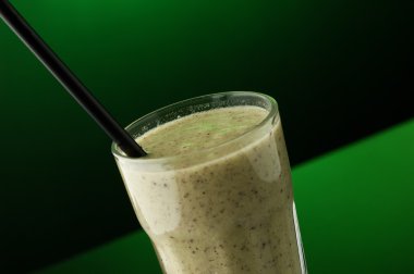 soğuk bir bardak kokteyl