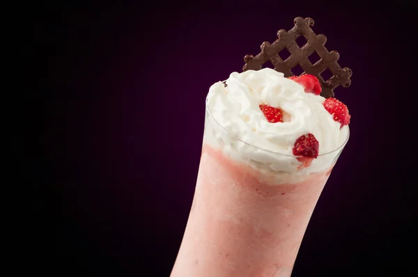 Cocktail freddo in un bicchiere — Foto Stock