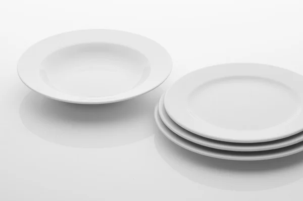 厨房和餐厅，餐具盘子 — 图库照片
