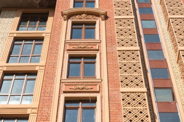 İnşaat halindeki binanın detayları. Modern apartman kompleksi