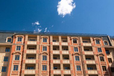 Modern apartman tasarımı. Bina yapım aşamasında