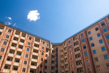 Modern apartman tasarımı. Bina yapım aşamasında
