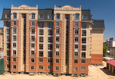 Modern apartman tasarımı. Bina yapım aşamasında