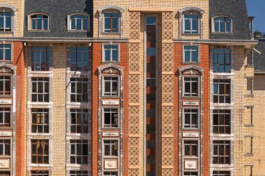 Modern apartman tasarımı. Bina yapım aşamasında