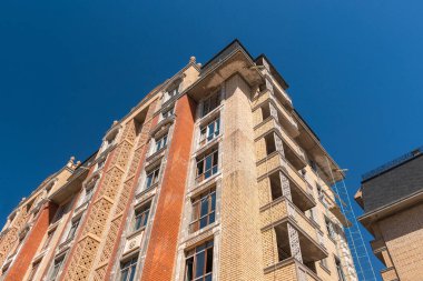 Modern apartman tasarımı. Bina yapım aşamasında