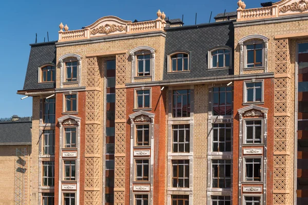 Modern apartman tasarımı. Bina yapım aşamasında