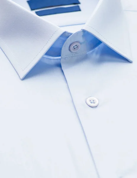 Yaka Düğme Odaklı Mavi Gömlek Yakın Plan — Stok fotoğraf