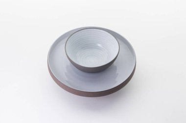 Beyaz arka planda mutfak ve restoran aletleri