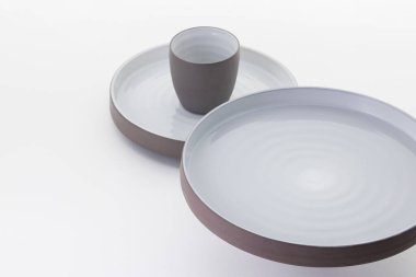 Beyaz arka planda mutfak ve restoran aletleri