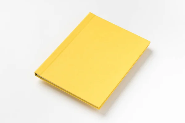 Livro Capa Dura Amarela Isolado Sobre Fundo Branco — Fotografia de Stock