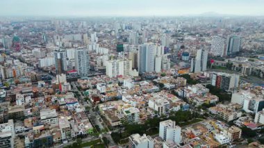Hafta içi, Peru 'nun uçsuz bucaksız Lima şehrinin insansız hava aracı görüntüsü.