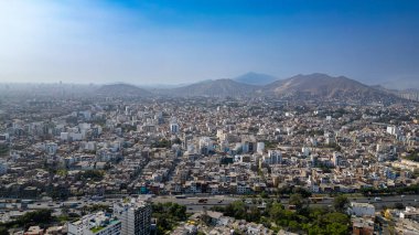 Lima Havacılık Şehri Yaz Günışığı 'nda Santiago de Surco bölgesini konu alıyor..