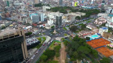 Jorge Chavez 'in merkez Lima' daki yoğun trafiğin hava görüntüsü..
