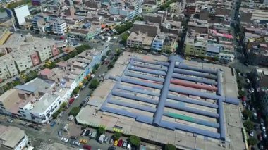 Lima, Peru 'daki ünlü Surquillo Market' in hava panoramik görüntüsü..