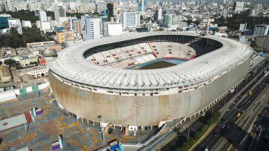 Peru Ulusal Stadyumu 'nu çevreleyen İHA panoraması Lima şehir merkezi ile çevrilidir..