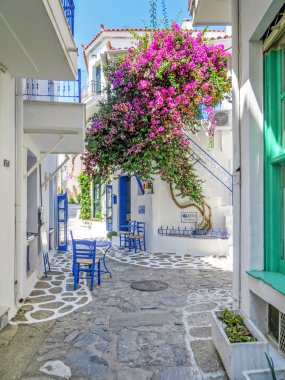 Güzel sokak Skiathos Island, Yunanistan