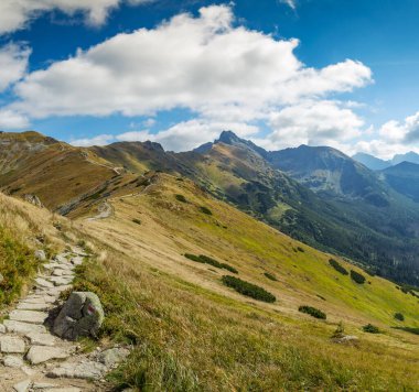 Dağlarda güzel manzara izleri