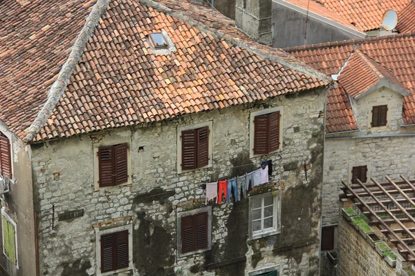 Eski Kotor şehir dışında elbise kurutma