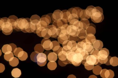 Siyah arkaplandaki renkli ve bulanık ışıkların dokusu.