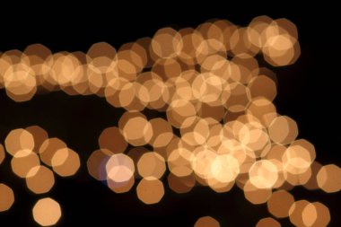 Siyah arkaplandaki renkli ve bulanık ışıkların dokusu.