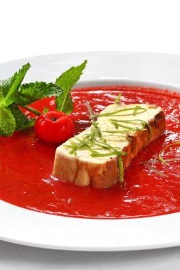 Çilek soslu cheesecake..