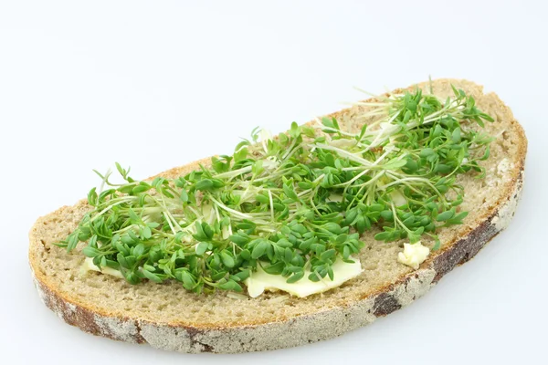 Vaj kenyér, zöld és egészséges kerti zsázsa — Stock Fotó