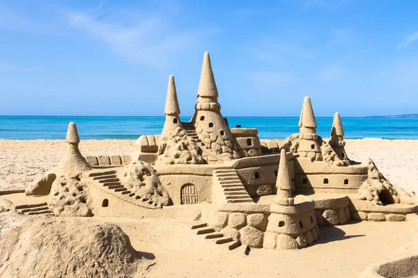 Sandcastle na praia — Fotografia de Stock