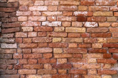 oluşan kumtaşı eski kırmızı tuğla duvar