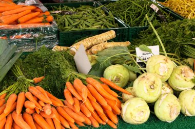 farklı türlü sebze sebze pazarı