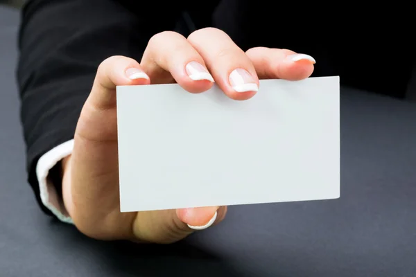 Office woman is holding a blank white card — Stock Photo, Image