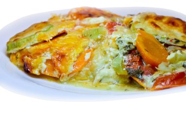 kavrulmuş sebze sos ile