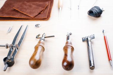 deri işçiliği araçları natürmort..