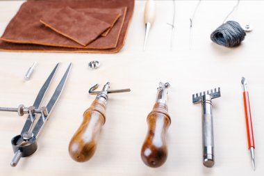 deri işçiliği araçları natürmort..