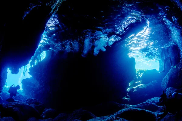 Światło słoneczne jest w jaskini — Zdjęcie stockowe