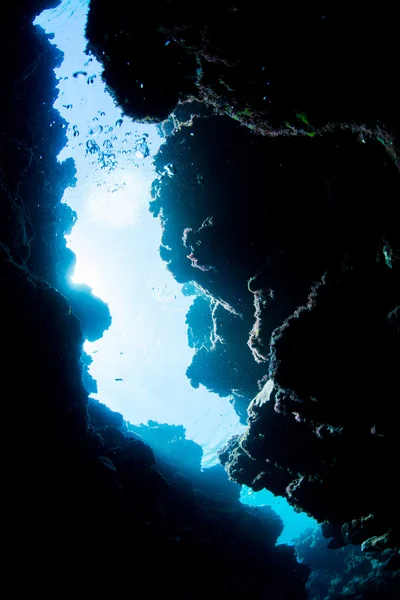Búvárkodás, víz alatti csatorna — Stock Fotó