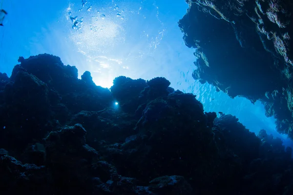 Mergulho no canal subaquático — Fotografia de Stock