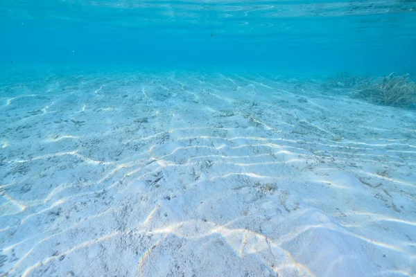 Hermoso azul claro naturaleza agua — Foto de Stock