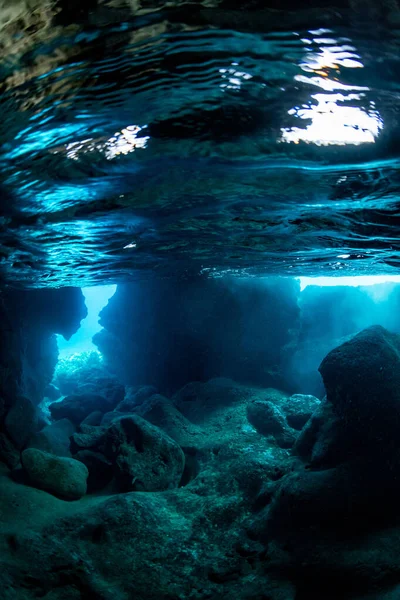 Rayons Soleil Dans Grotte Sous Marine — Photo