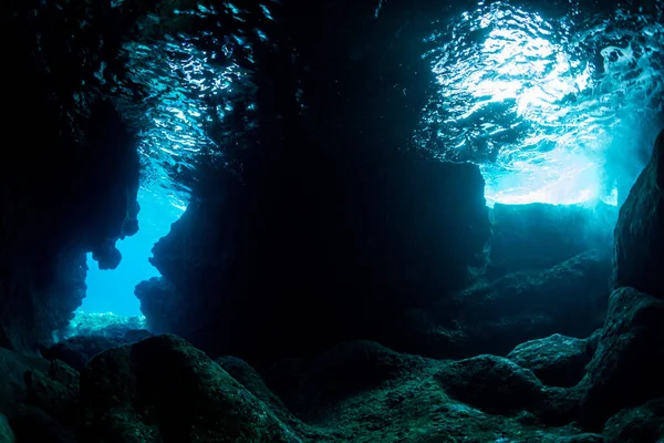 Raggi Luce Solare Nella Grotta Sottomarina — Foto Stock