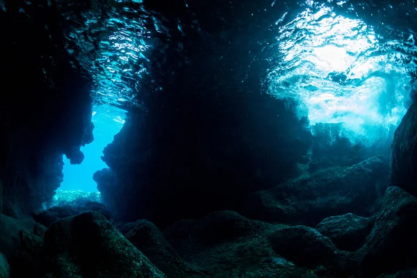 Raggi Luce Solare Nella Grotta Sottomarina — Foto Stock