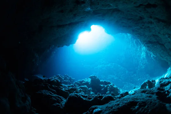 Промені Сонячного Світла Підводну Печеру — стокове фото