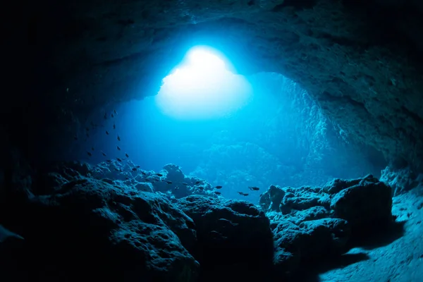 Sonnenstrahlen Die Unterwasserhöhle — Stockfoto
