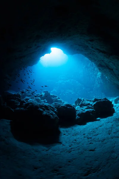 Sonnenstrahlen Die Unterwasserhöhle — Stockfoto