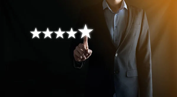 Hombre Negocios Califica Servicio Virtual Con Cinco Estrellas Aumente Ranking —  Fotos de Stock