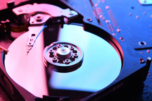 Komputer Hard Disk Drive Hdd Ssd Pada Papan Sirkuit Latar — Stok Foto