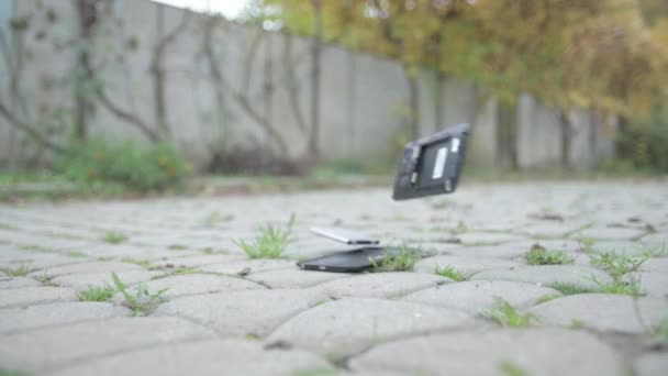 Smartphones Fallen Boden Machen Sie Den Bildschirm Kaputt Und Beschädigt — Stockvideo