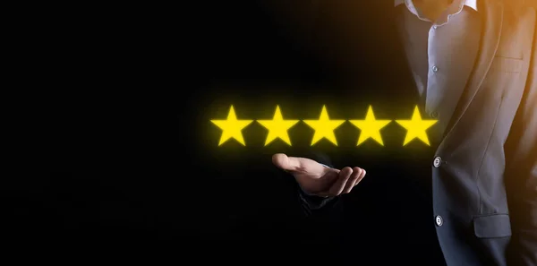 Man Hand Tonen Vijf Sterren Uitstekende Rating Pointing Vijf Sterren — Stockfoto