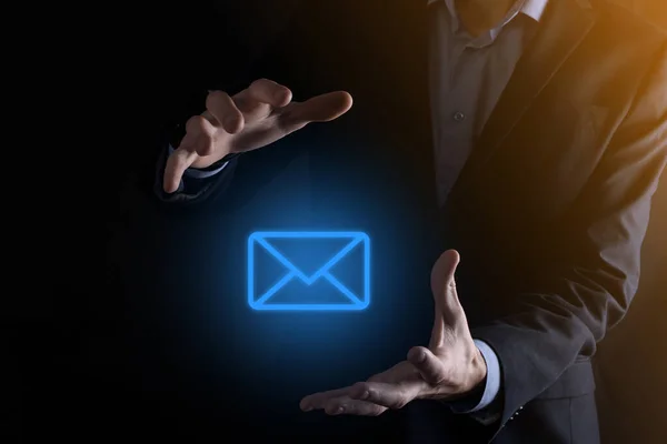 Business Man Possesso Icona Mail Contattaci Mail Newsletter Proteggere Tuoi — Foto Stock