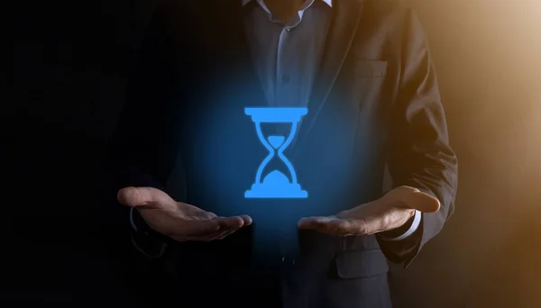 Geschäftsmann Hält Sanduhr Ikone Der Hand Die Zeit Läuft Eine — Stockfoto